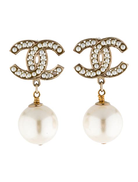 chanel earrings with pearl drop